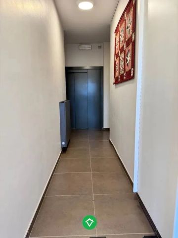 Prachtig appartement met 2 slaapkamers garage en groot terras te Leke - Photo 4