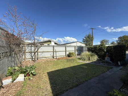 Two Bedroom Home with Oliver Park on the Doorstep - Photo 3