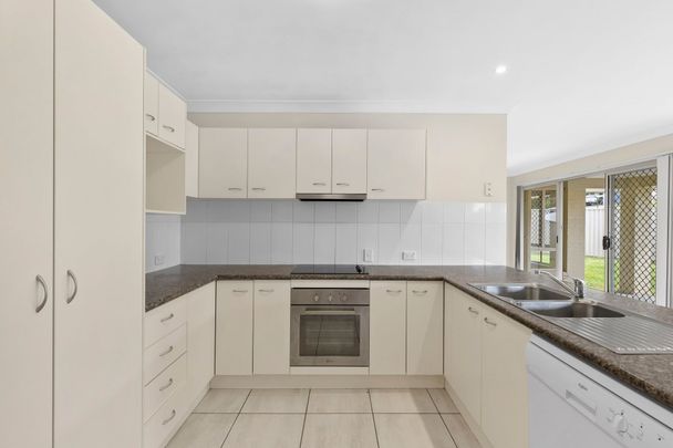 Spacious Family Living in the Heart of Upper Coomera - 4-Bedroom Home with Modern Comforts. - Photo 1