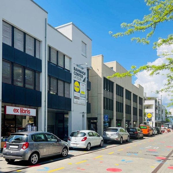 Frisch sanierte 3.5-Zimmerwohnung an zentraler Lage in Lyss - Photo 1