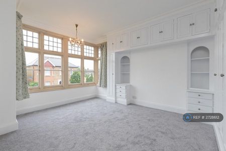 4 bedroom detached house to rent - Photo 4