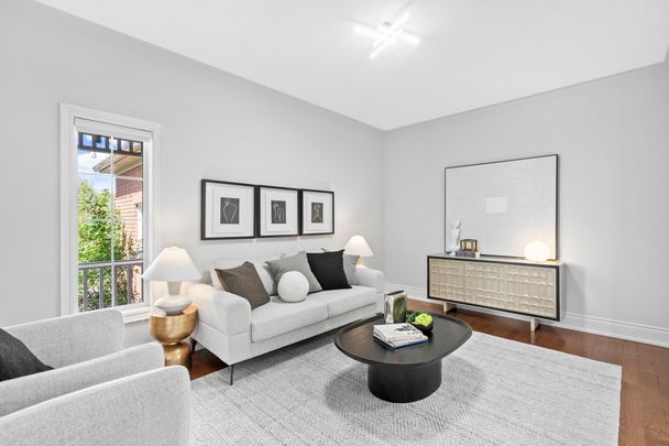 For Lease - 1022 Ivsbridge Boulevard, Newmarket, Ontario - Photo 1