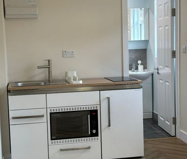 Studio Flat, Cavendish Road, N18 - Photo 5