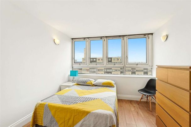 A newly decorated 3 double bedroom flat - Photo 1