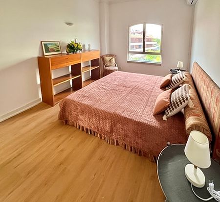 Spacious 3-bedroom apartment in Monte Estoril - Photo 2