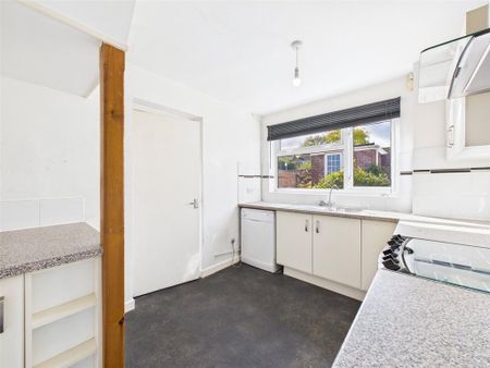 3 bedroom semi-detached house to rent - Photo 5