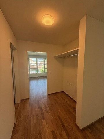 Helle und gemütliche 2.5-Zimmer-Wohnung mit schönem Balkon - Photo 2