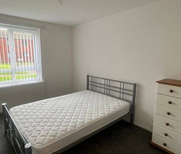 Warren Court - Photo 2