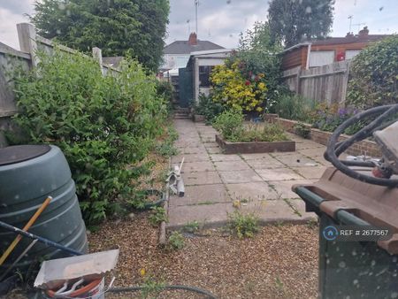 3 bedroom terraced house to rent - Photo 2