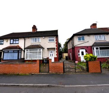 3 bedroom House in Walmsley Road, Leeds - Photo 3