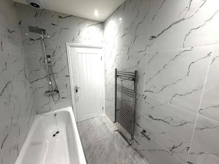 South Norwood Hill, SE25 - Photo 4