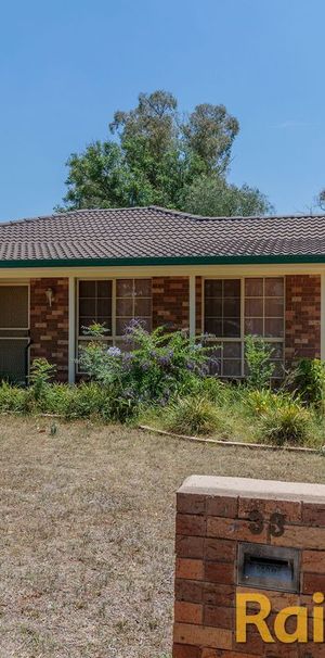 Convenient Family Home - Photo 2