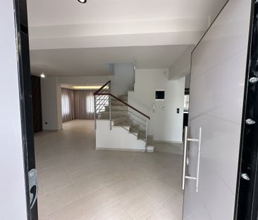 For Rent - Detached house 270 m² in Thessaloniki - Φωτογραφία 4