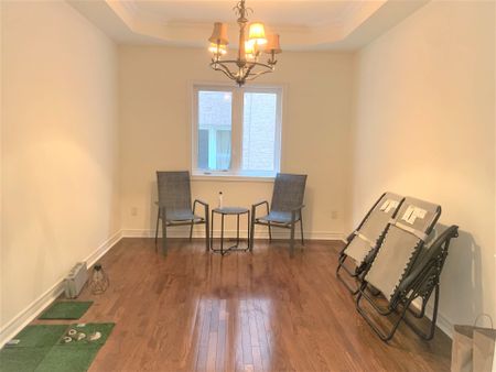 For Lease - 22 Aladdin Crescent, Richmond Hill, Ontario - Photo 2