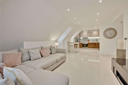 Contemporary apartment conveniently located within half a mile radius of Weybridge station and Queens Road amenities. Includes two underground parking spaces. - Photo 3