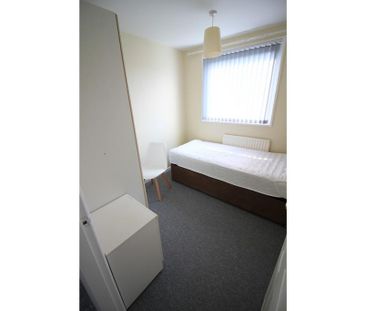 4 bedroom detached house to rent - Photo 3