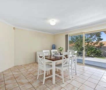 Spacious 4-Bedroom Family Home in Prime Parkwood Location - Photo 3