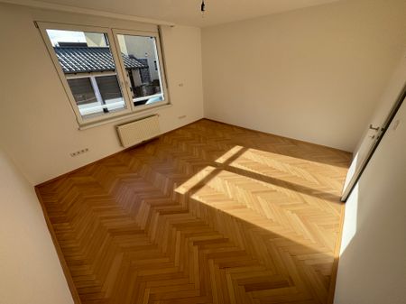 Helle, frisch sanierte 3-Zimmer-Wohnung (ca. 61 m²) inkl. moderner Einbauküche & Parkplatz - Photo 2