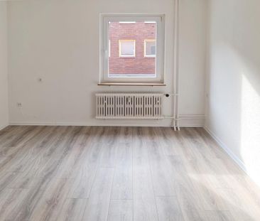 Renovierte 2-Zimmer-Wohnung im 1.Obergeschoss zu vermieten! 1 Netto... - Photo 1