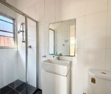 Neat 1 Bedroom Flat in Convenient Punchbowl Location - Photo 2