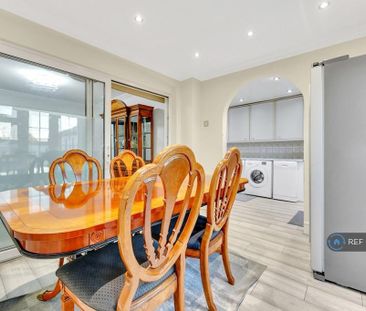 5 bedroom semi-detached house to rent - Photo 3