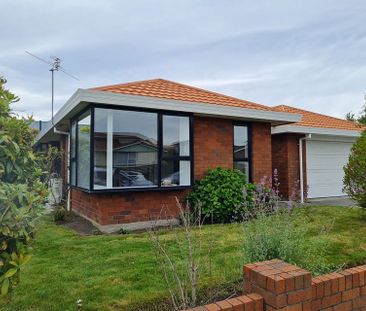 Lovely two bedroom house close to Northlands mall! - Photo 2