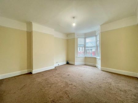 3 bedroom flat to rent - Photo 2