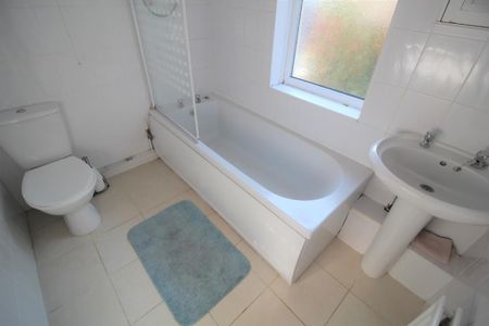 4 bedroom detached house to rent - Photo 5