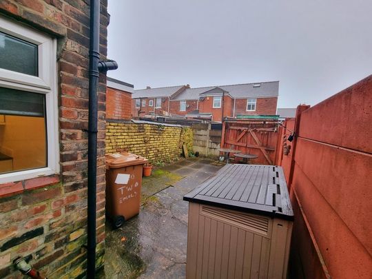 2 bedroom terraced house to rent - Photo 1