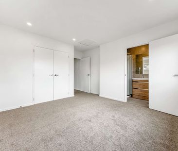 Stunning New Build Home on Claymore Street! - Photo 1