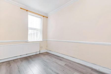 4 bedroom terraced house to rent - Photo 4