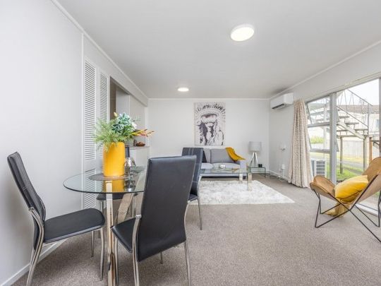 Beautifully Renovated Home in a Prime Onehunga Location - Photo 1