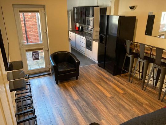 6 bedroom house share to rent - Photo 1