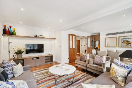 3 bedroom flat in 181 Sloane Street - Photo 5