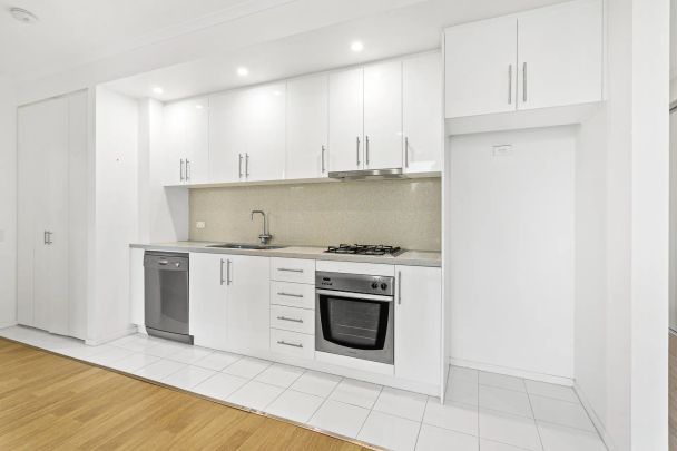 City living moments to Wollongong Harbour - Photo 1