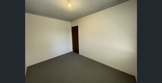 Charming 2-bedroom Unit - Photo 1