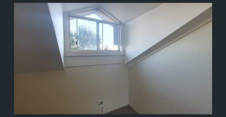 Private room in townhouse for lease! $230 per week includes utilities - Photo 3