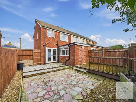 2 bedroom semi-detached house to rent - Photo 2