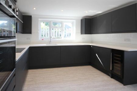 3 bedroom detached bungalow to rent - Photo 5