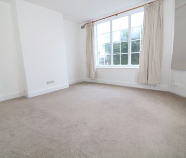 Lincoln Road, Dorking - 3 bedrooms Property for lettings - Seymours - Photo 4