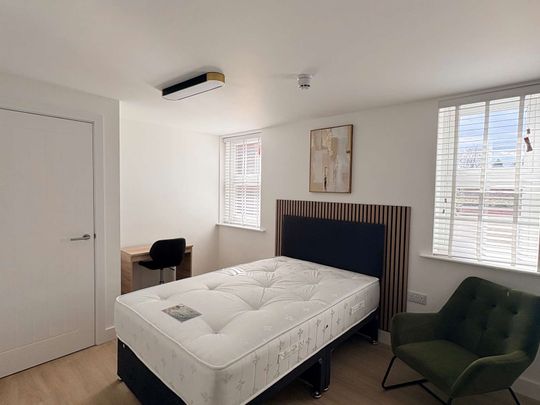 Beautifully presented studio style en-suite room Room 3 - Photo 1