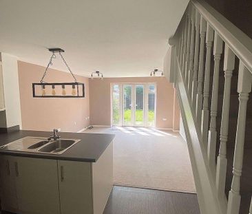 2 bedroom terraced house to rent - Photo 3