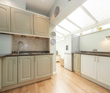 Twickenham Road, TW13, London - Photo 5