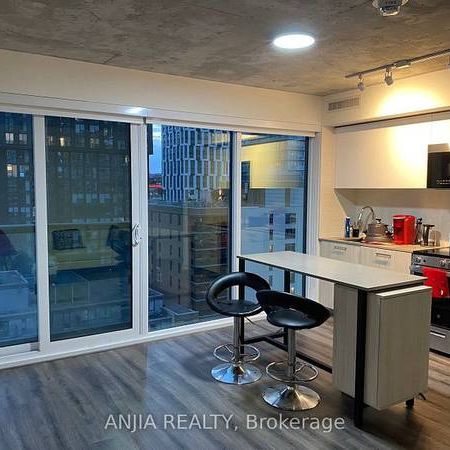 BRAND NEW 3 BEDS 2 BATHS LOFT PARKING INCLD - Photo 3