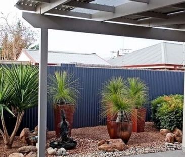 Charming coastal home in a quiet pocket - Photo 4