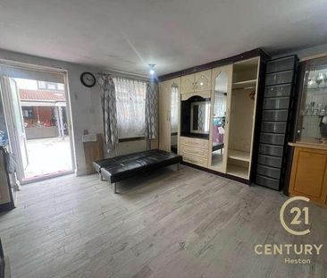 Annex, Sutton Square, TW5 - Photo 1