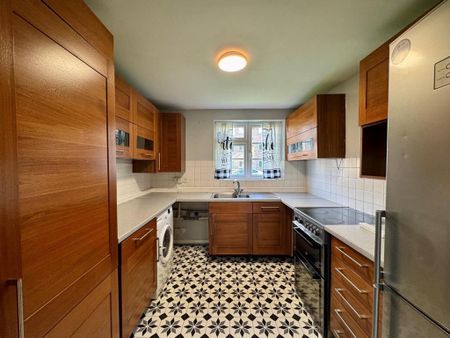 3 bedroom flat to rent - Photo 5