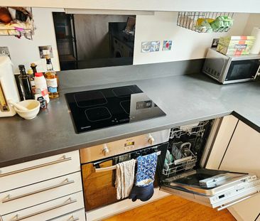 2 Bed Flat, The Pantile, BS3 - Photo 1