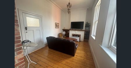 Central Furnished Living. - Photo 2