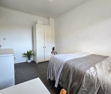 Room in a Shared Flat, Hadleigh House, E1 - Photo 6